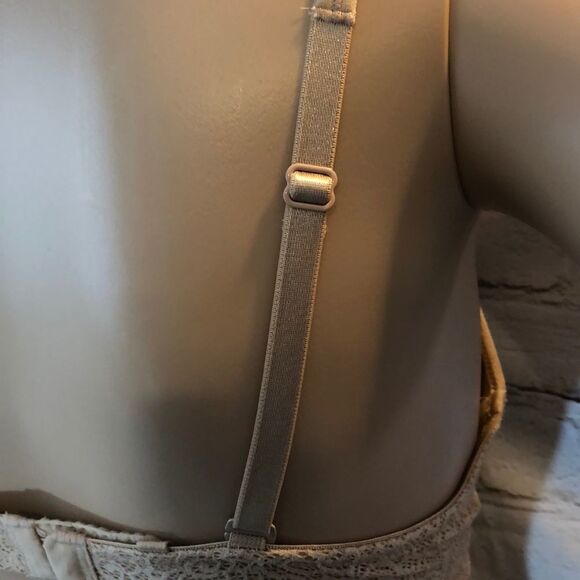 B.Tempt'd Nude Lightly Padded Underwire Bra 34B - Picture 9 of 16